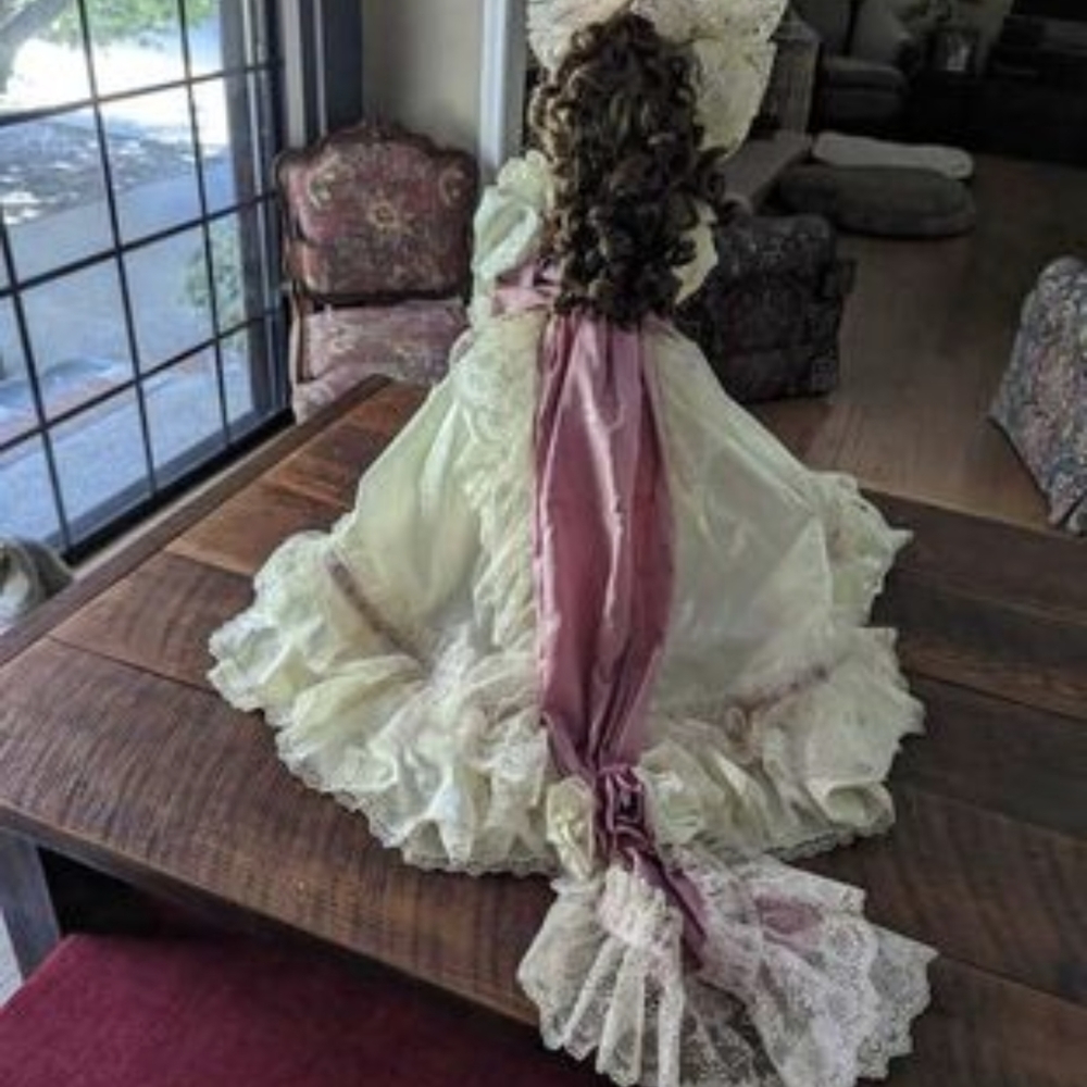 Limited Edition Porcelain Doll “April” Southern Bell - Creations by Barbara Paul - Picture 4 of 8